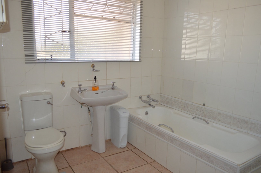 3 Bedroom Property for Sale in Flamwood North West